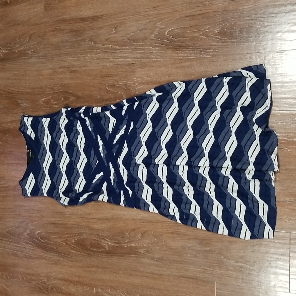 (6) Laura Stripes Casual Travel Beach Comfortable Coastal Geometric Midi Classic